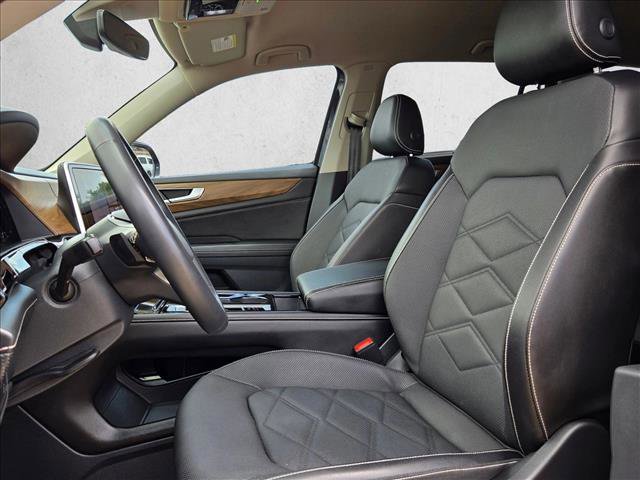 Used 2024 Volkswagen Atlas SE w/ Black Wheel Package FWD image 11
