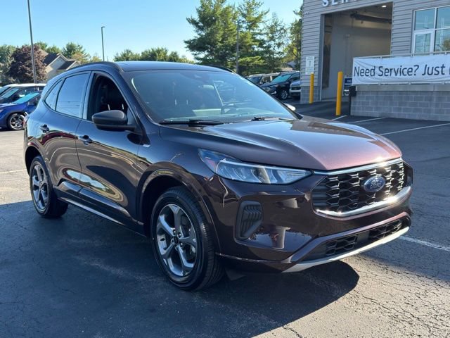 Certified 2023 Ford Escape ST-Line w/ Tech Pack #1 AWD/4WD image 9