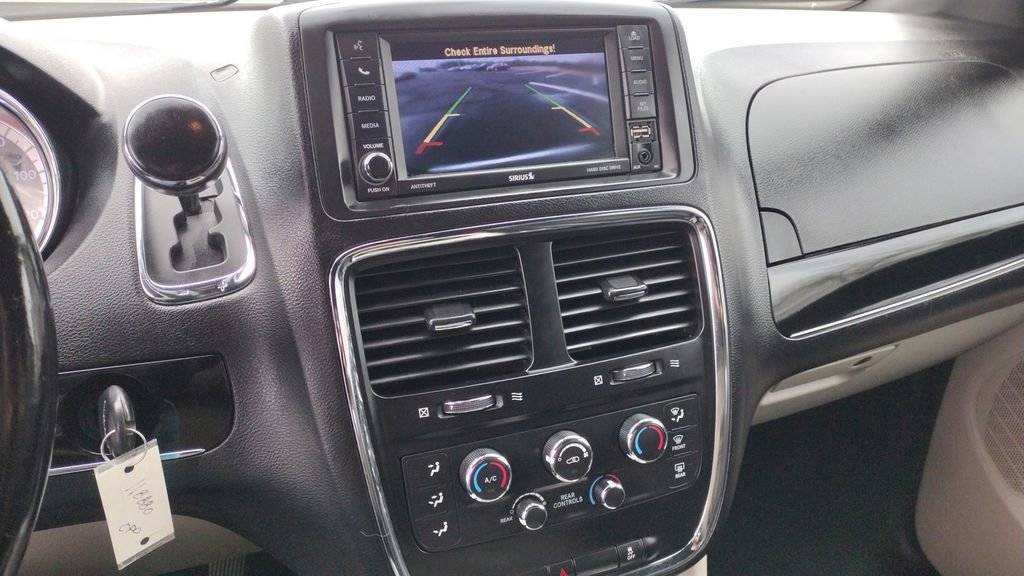 Used 2020 Dodge Grand Caravan SXT FWD image 12