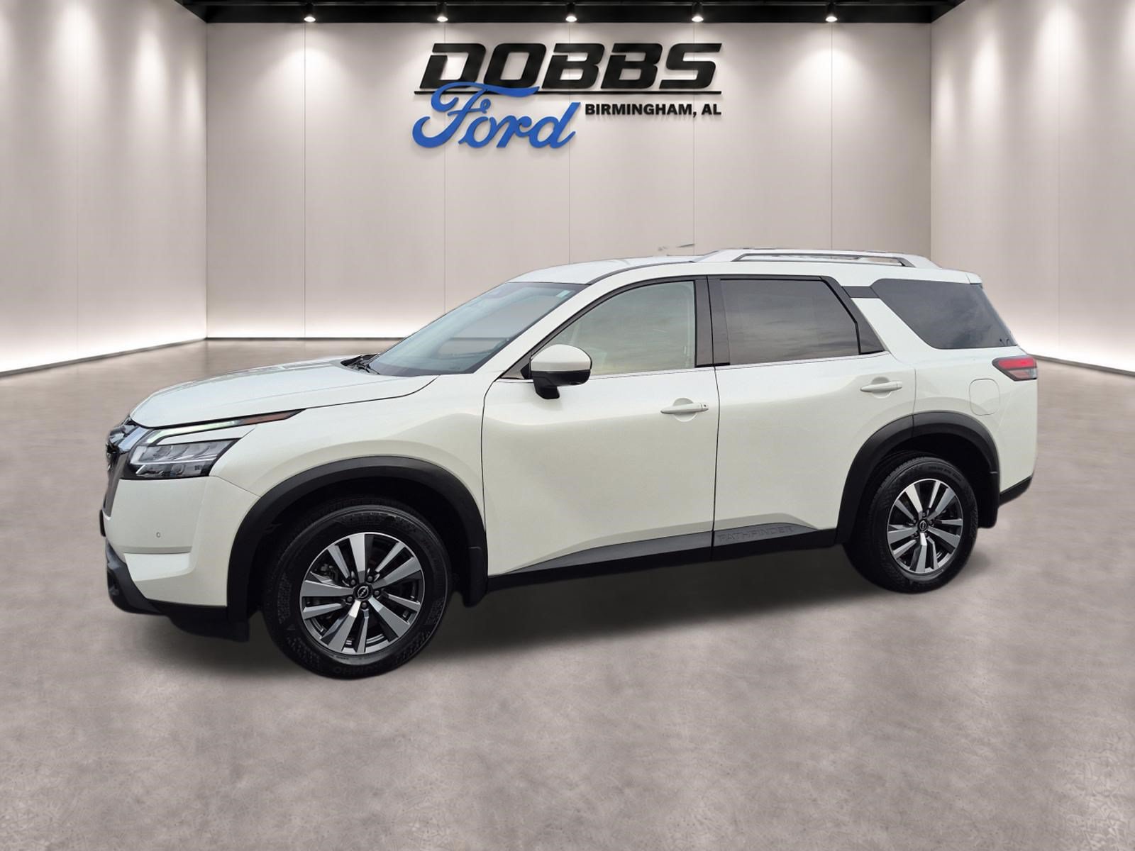 Used 2024 Nissan Pathfinder SL AWD/4WD image 2