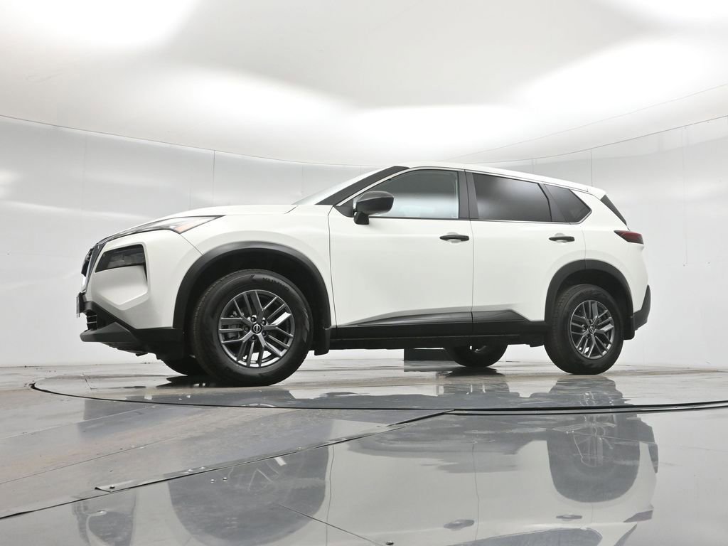 Used 2023 Nissan Rogue S image 27