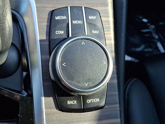 Used 2021 BMW 530i xDrive w/ Premium Package image 28