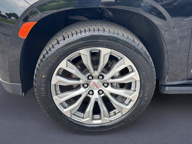 Used 2021 GMC Yukon Denali w/ Denali Premium Package AWD/4WD image 10