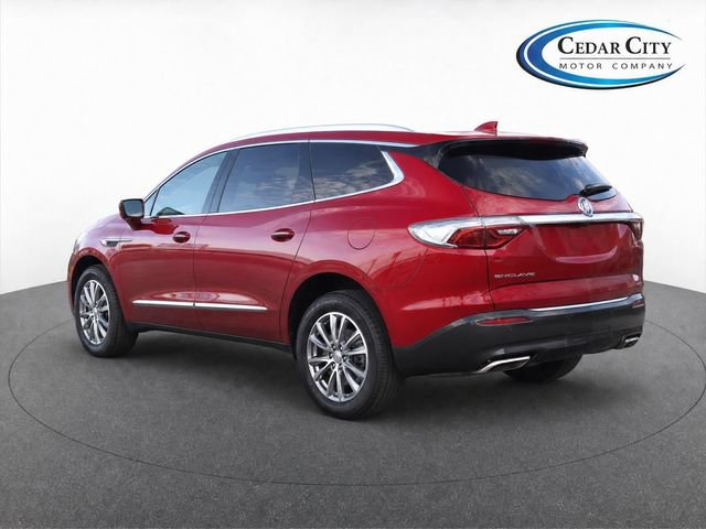 Used 2023 Buick Enclave Essence AWD/4WD image 4