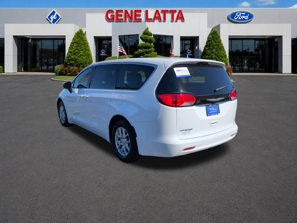 Used 2023 Chrysler Voyager LX FWD image 5