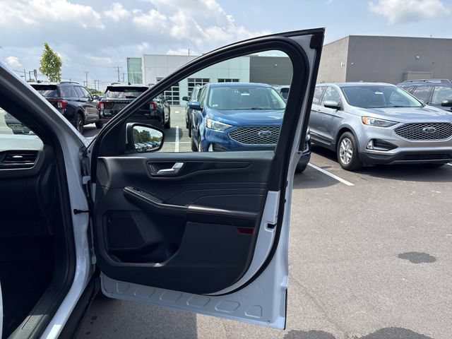 Certified 2025 Ford Escape ST-Line Select AWD/4WD image 14