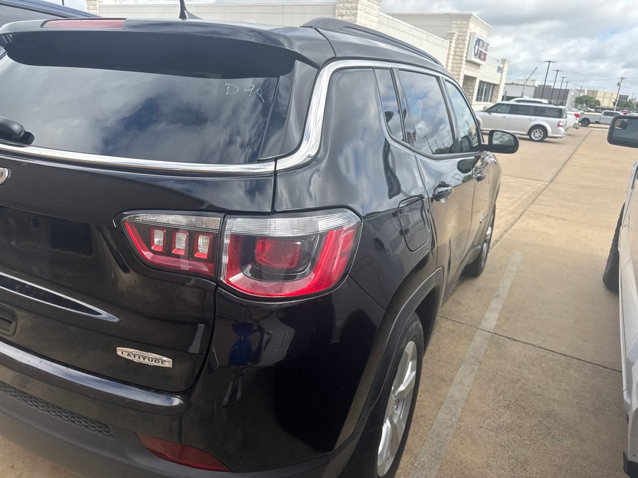 Used 2018 Jeep Compass Latitude w/ Popular Equipment Group FWD image 4