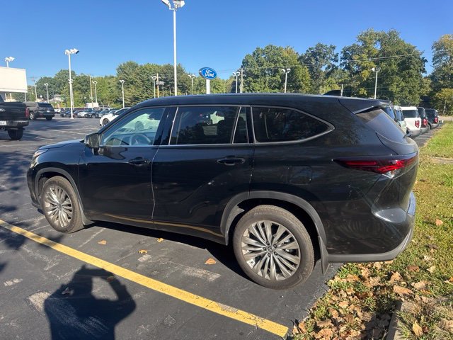 Used 2026 Toyota Highlander Platinum AWD/4WD image 2