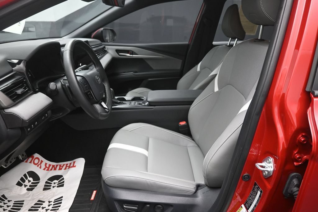 Used 2025 Toyota Camry SE w/ Convenience Package FWD image 18