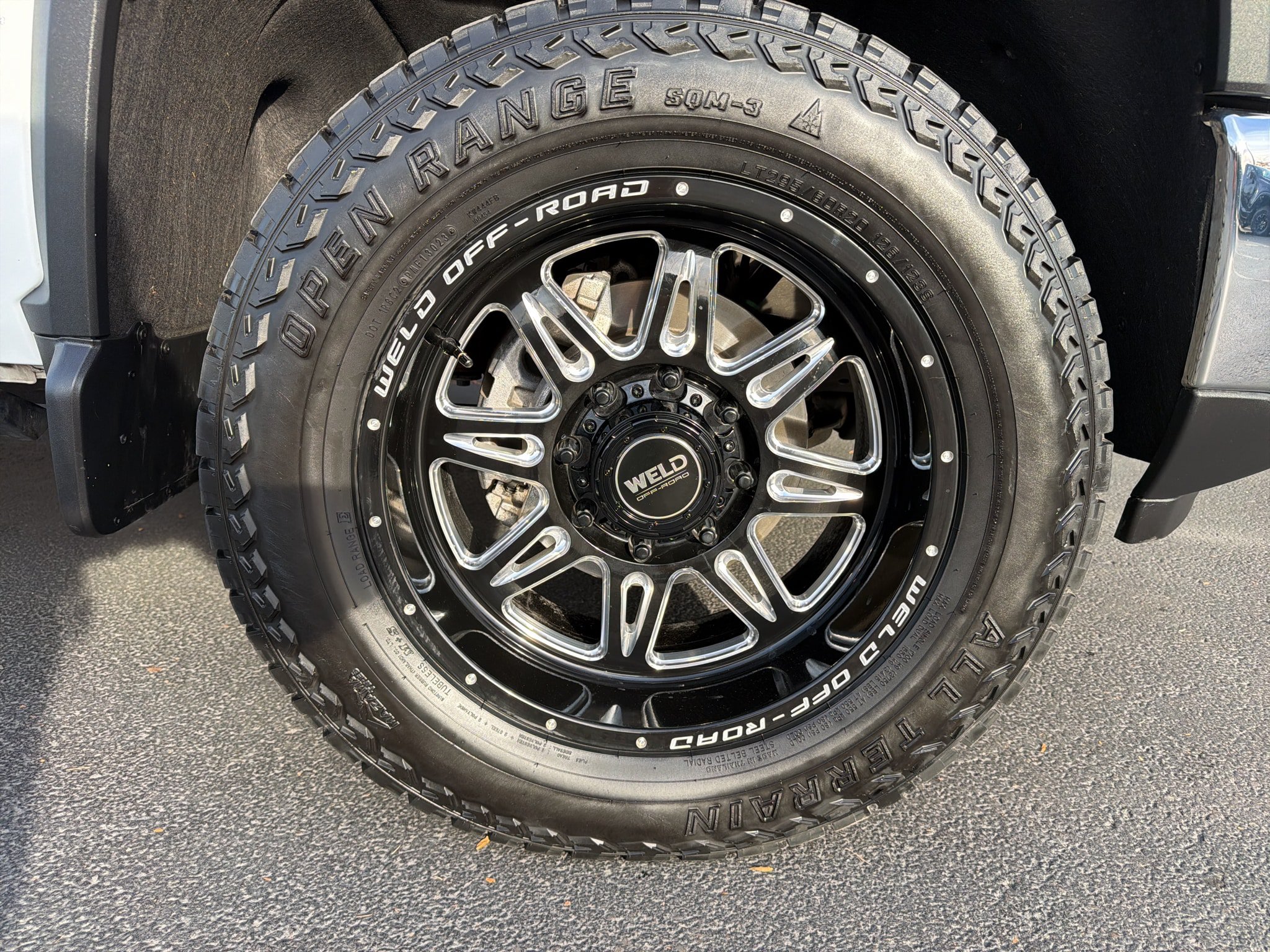 Used 2024 Chevrolet Silverado 2500 LT AWD/4WD image 5