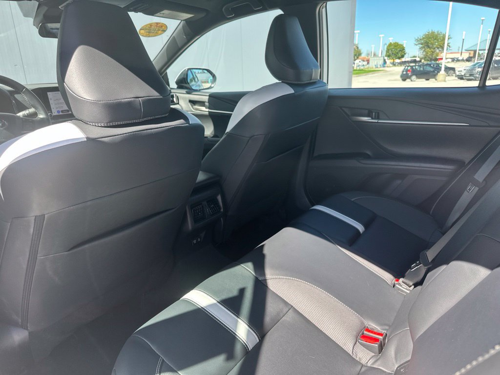 Used 2025 Toyota Camry SE FWD image 19