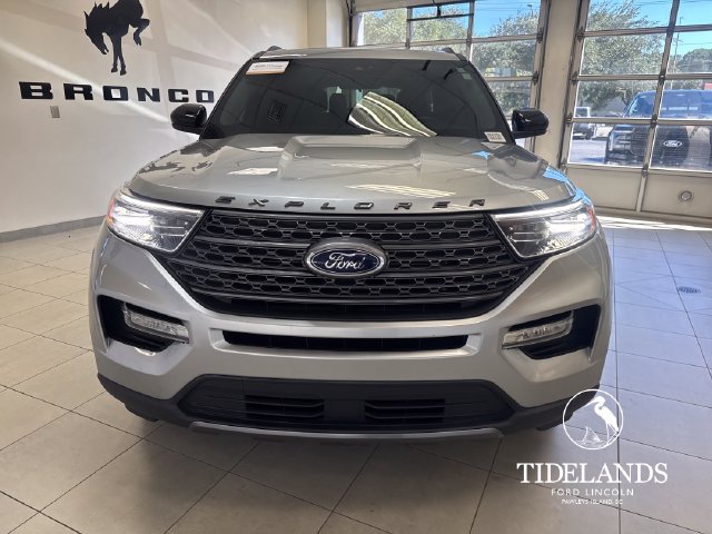 Certified 2024 Ford Explorer XLT w/ Equipment Group 202A RWD image 3