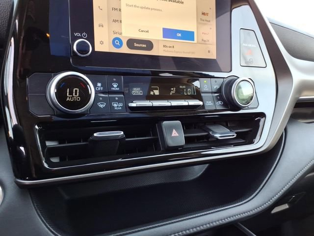 Used 2023 Toyota Highlander LE image 25