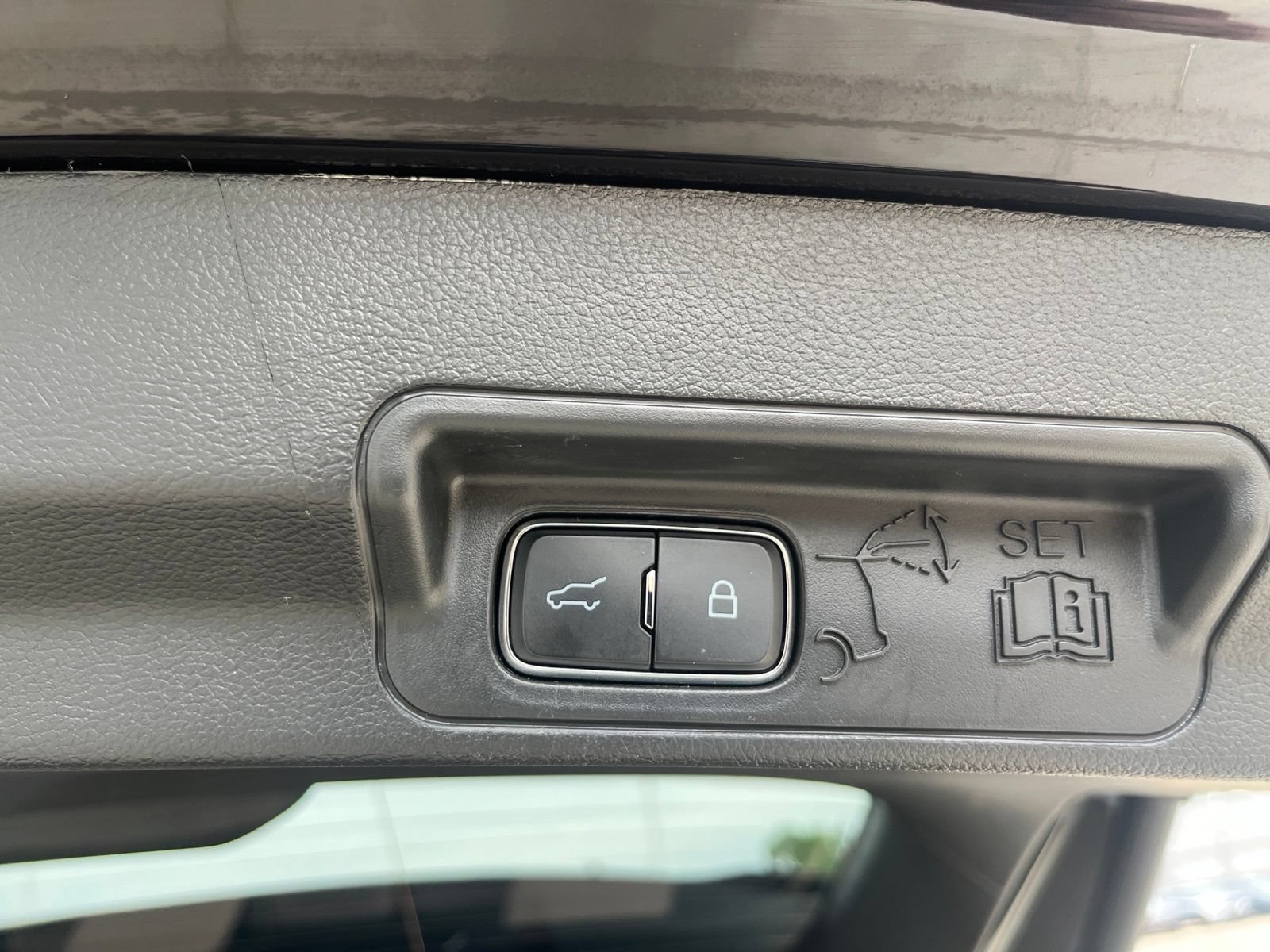 Certified 2024 Ford Explorer Limited w/ Limited Technology Package AWD/4WD image 19