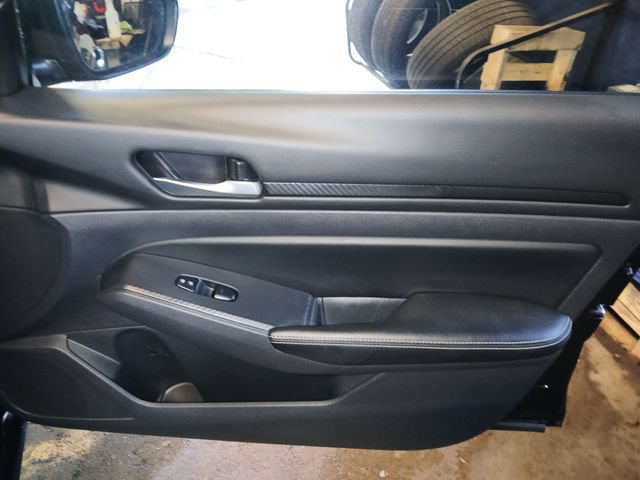 Used 2025 Nissan Altima 2.5 SV FWD image 43