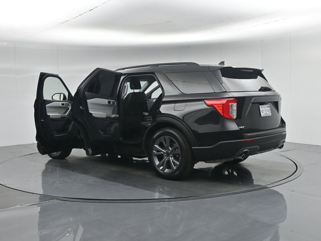Certified 2022 Ford Explorer XLT w/ Equipment Group 202A RWD image 37