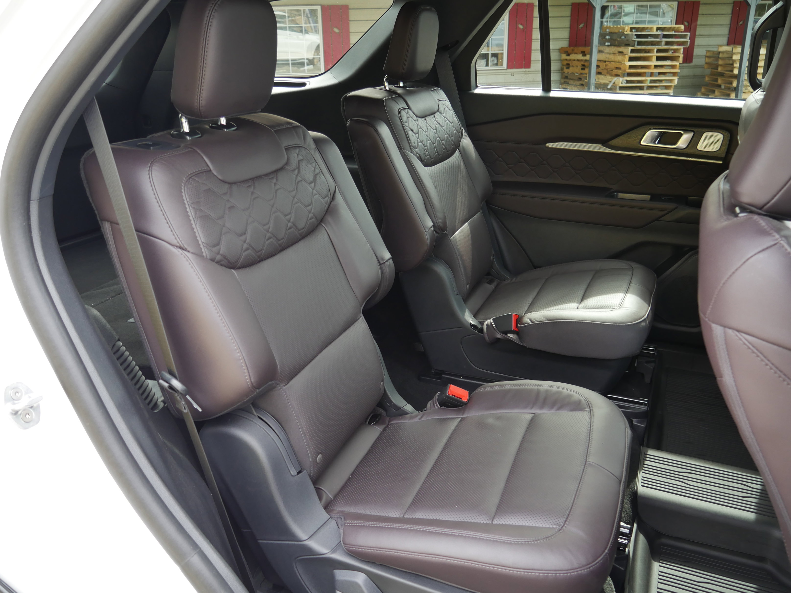 Certified 2025 Ford Explorer Platinum w/ Ultimate Package AWD/4WD image 38
