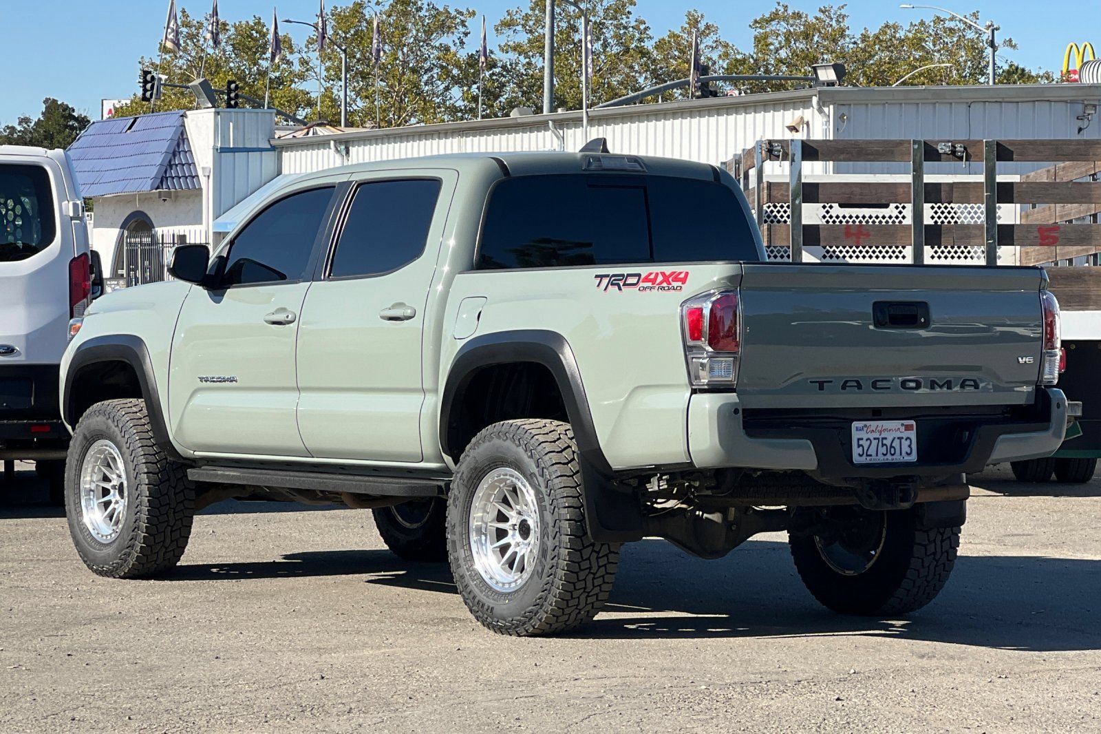Used 2023 Toyota Tacoma TRD Off-Road w/ Technology Package AWD/4WD image 6