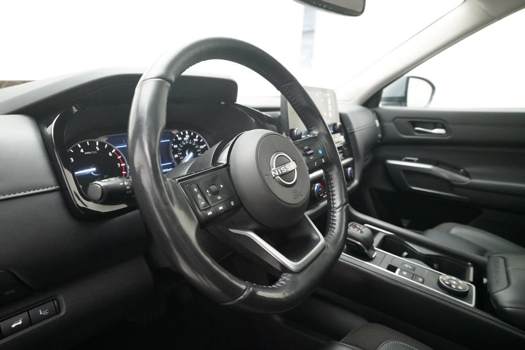 Used 2022 Nissan Pathfinder SL AWD/4WD image 8