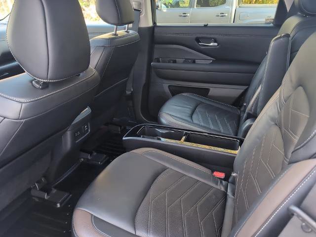 Used 2022 Nissan Pathfinder Platinum w/ Cargo Package image 13