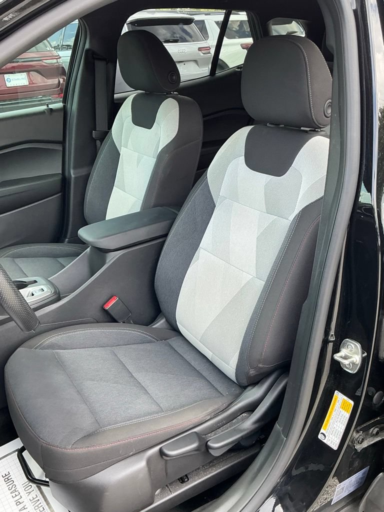 Used 2024 Chevrolet Trax RS FWD image 38
