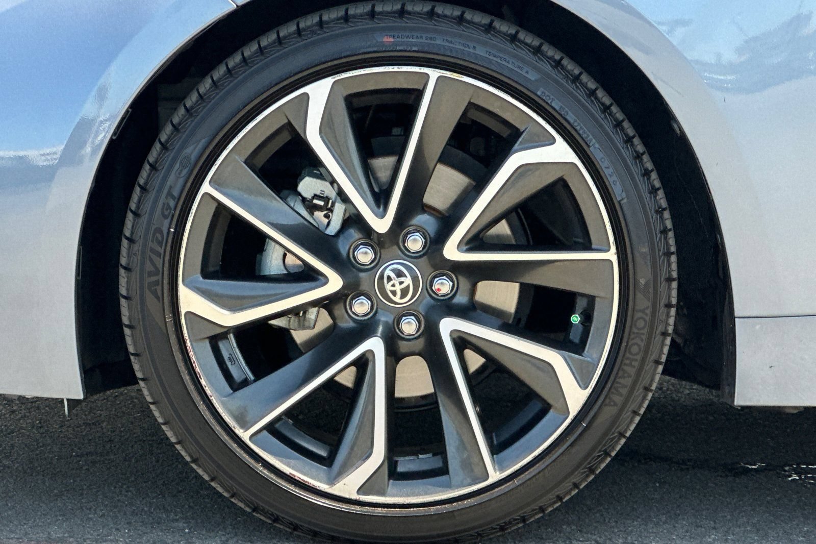 Used 2020 Toyota Corolla SE w/ SE Premium Package FWD image 24