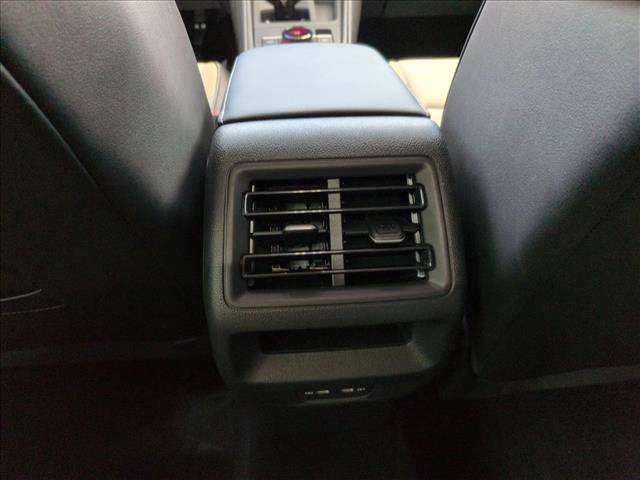 Used 2025 Volkswagen Tiguan SE AWD/4WD image 16