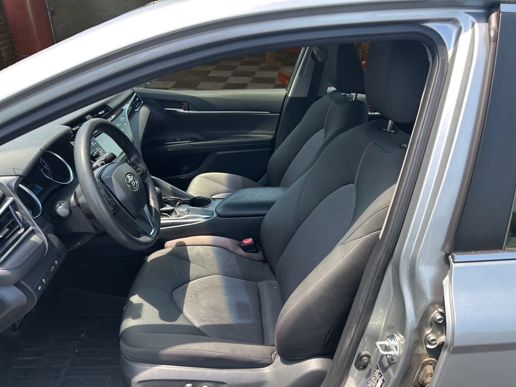 Used 2018 Toyota Camry LE FWD image 21