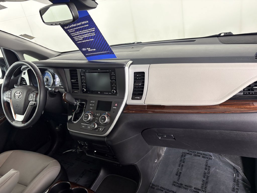 Used 2020 Toyota Sienna Limited Premium w/ Carpet Mat Package FWD image 41
