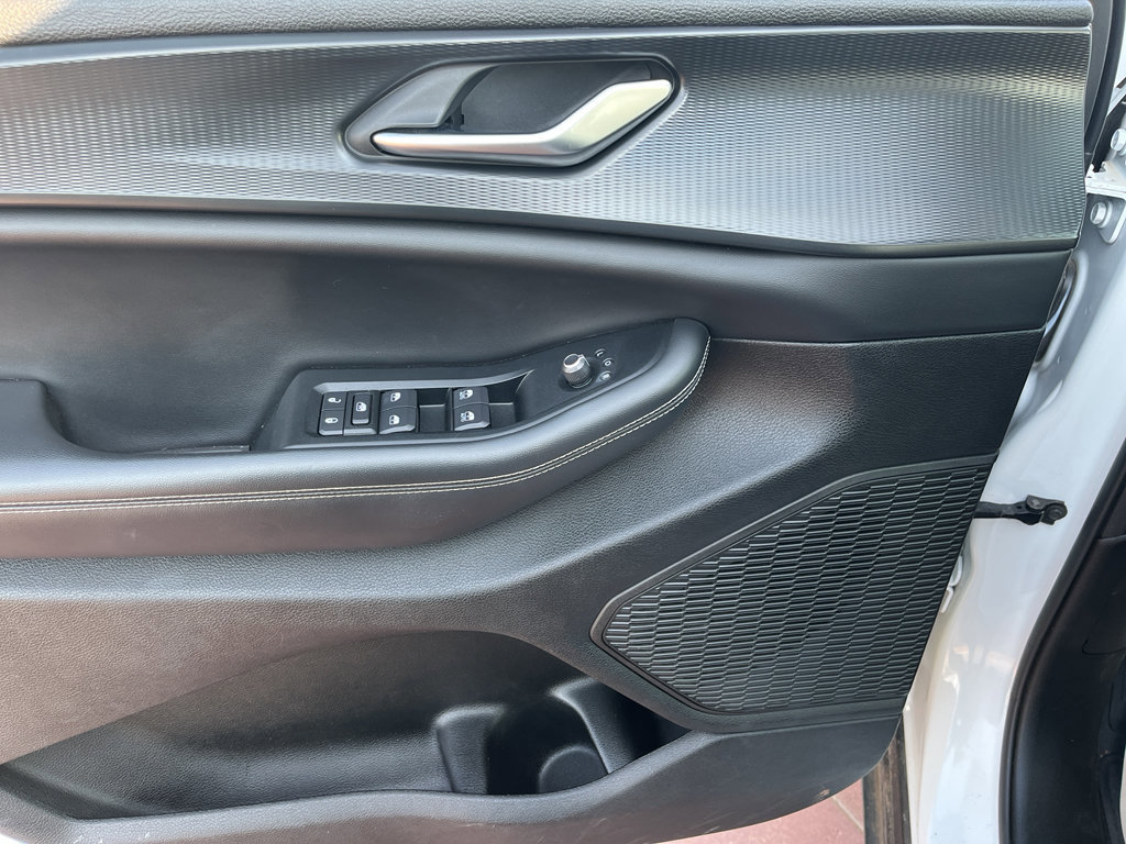 Used 2023 Jeep Grand Cherokee L Laredo image 16