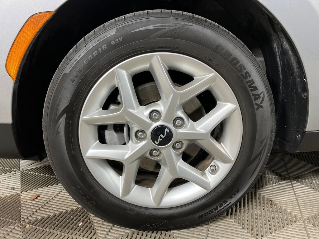 Used 2023 Kia Soul LX w/ LX Technology Package image 14