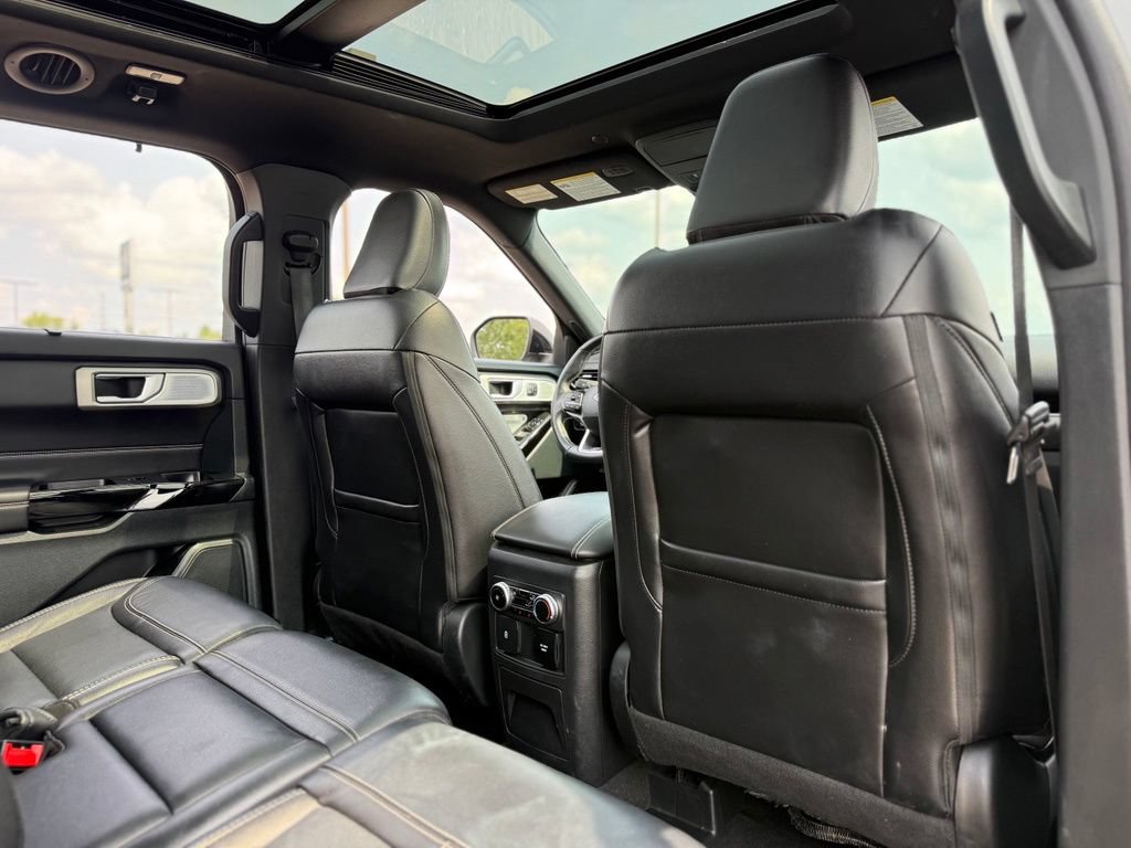 Certified 2024 Ford Explorer ST w/ Technology Package AWD/4WD image 17