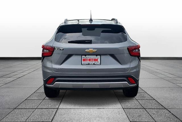 Used 2025 Chevrolet Trax LT w/ LT Convenience Package FWD image 6