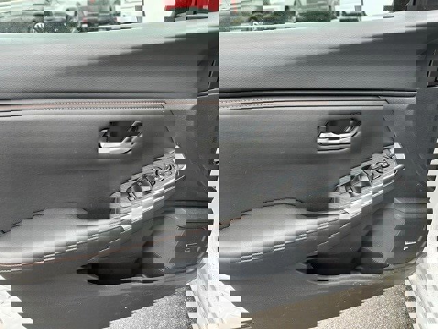 Used 2024 Nissan Sentra SR w/ SR Premium Package image 10