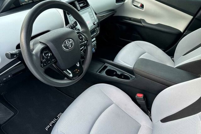 Used 2022 Toyota Prius LE image 7