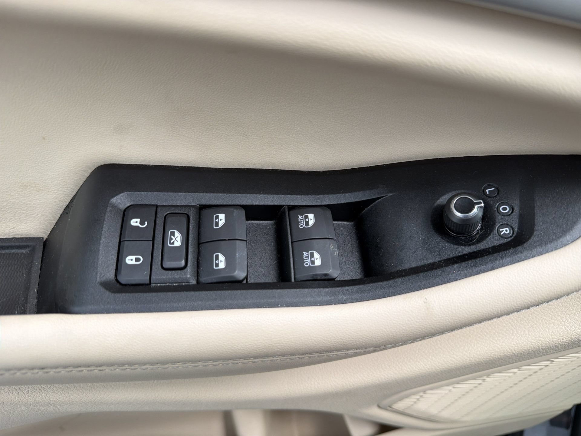 Used 2023 Jeep Grand Cherokee L Limited AWD/4WD image 19