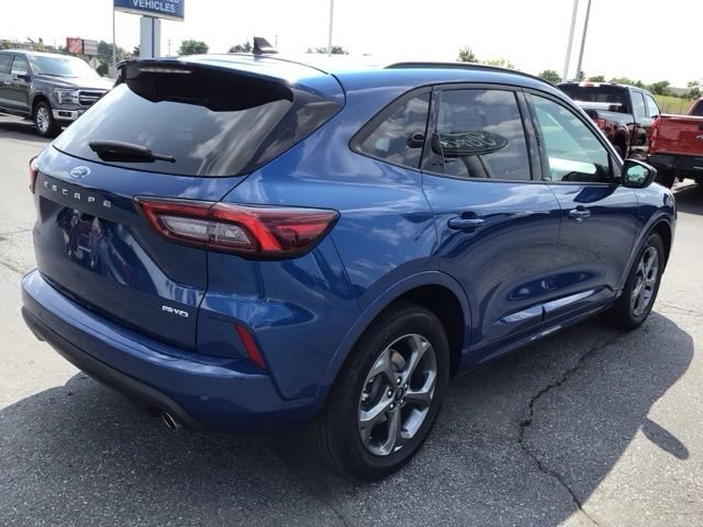 Certified 2023 Ford Escape ST-Line w/ Tech Pack #1 AWD/4WD image 4