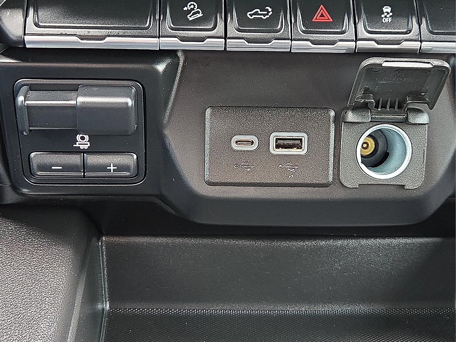 Used 2021 Chevrolet Silverado 1500 LT Trail Boss w/ Bed Protection Package image 18