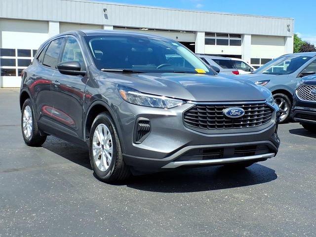 Certified 2023 Ford Escape Active w/ Tech Pack #1 FWD image 3