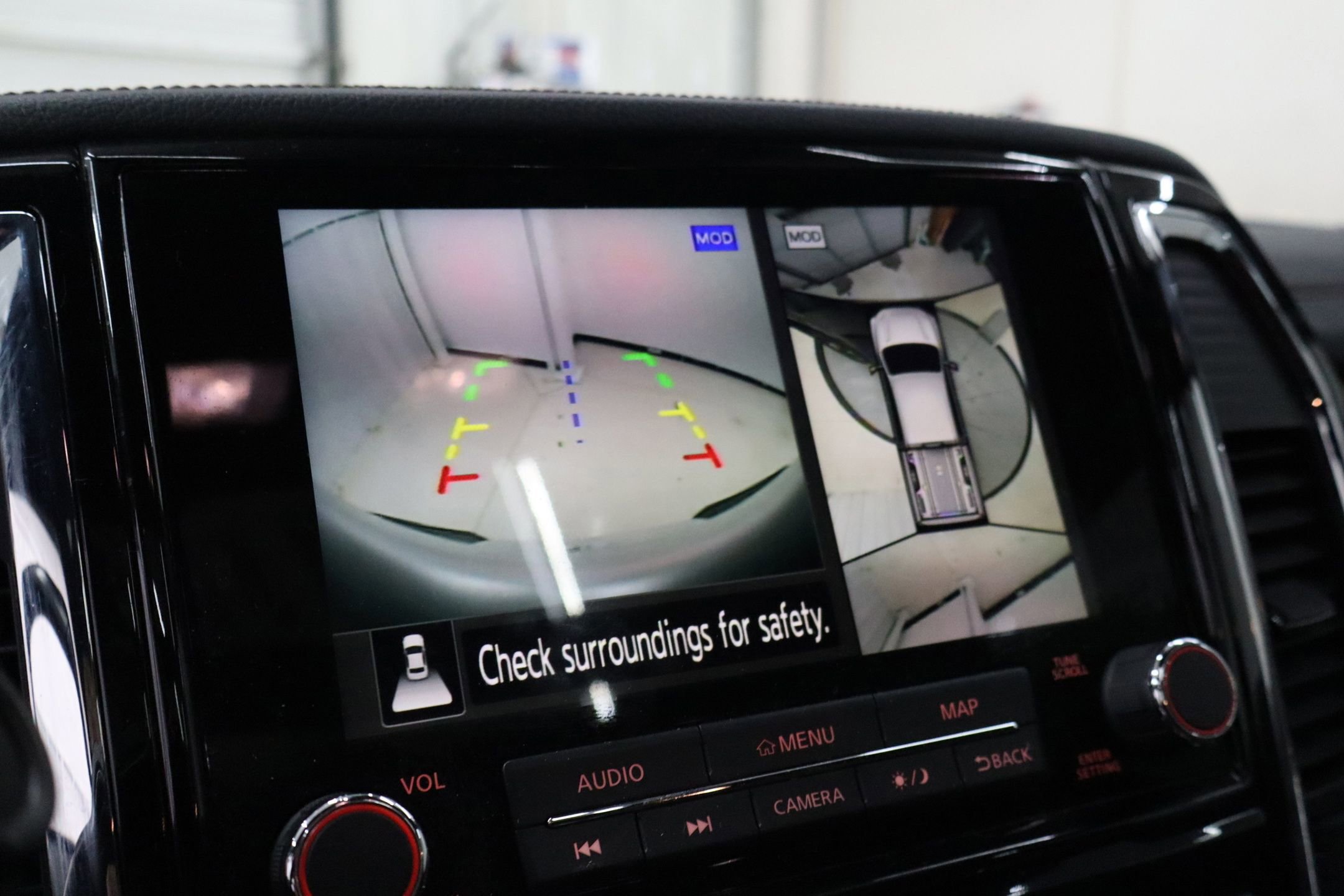 Used 2021 Nissan Titan Platinum Reserve w/ Moonroof Package image 27