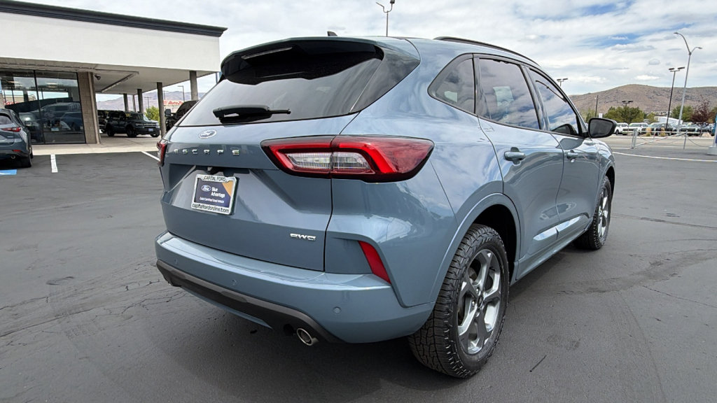 Certified 2023 Ford Escape ST-Line Select w/ Tech Pack #1 AWD/4WD image 3
