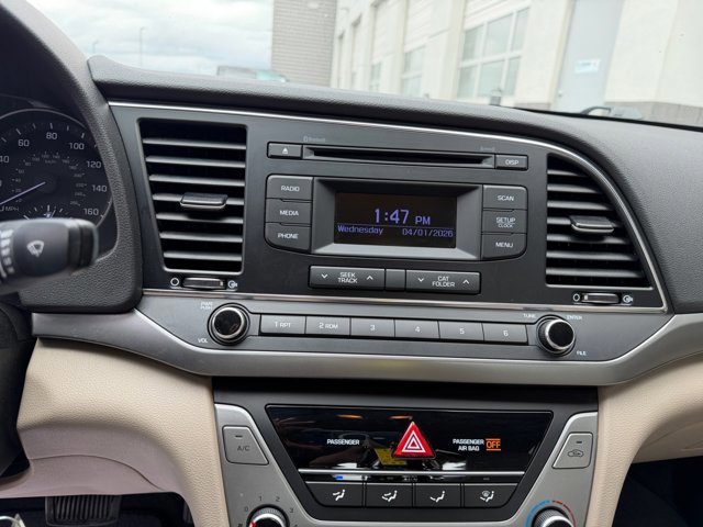 Used 2017 Hyundai Elantra SE image 12