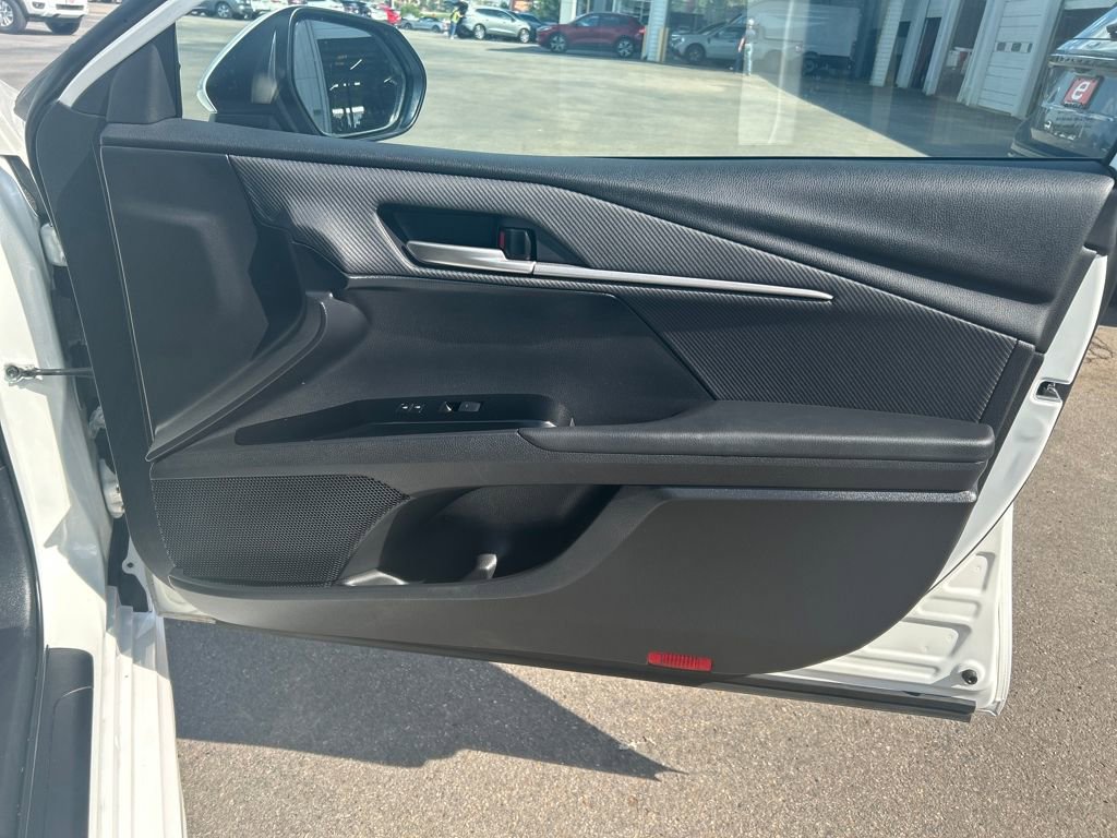 Used 2025 Toyota Camry SE image 23