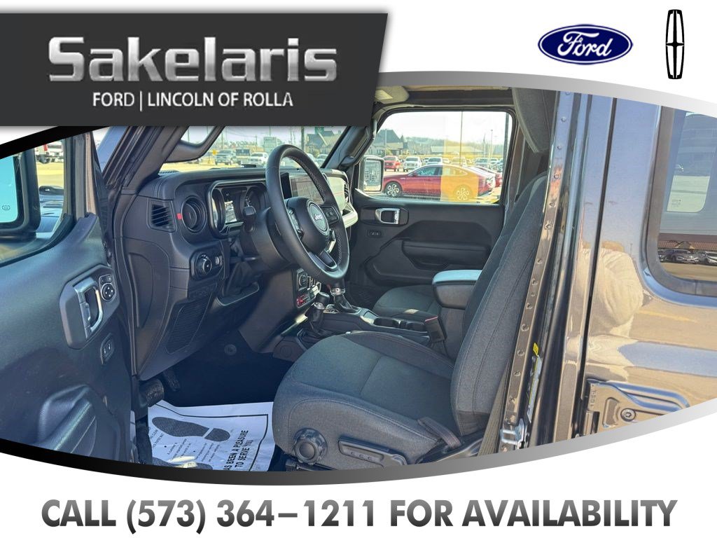 Used 2025 Jeep Wrangler Unlimited Rubicon AWD/4WD image 9