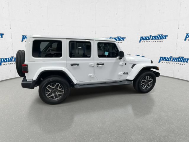 Used 2025 Jeep Wrangler Unlimited Sahara AWD/4WD image 12