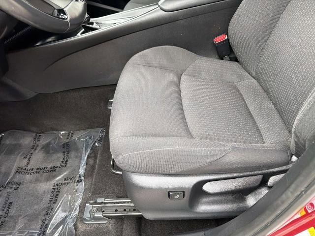 Used 2018 Toyota C-HR XLE FWD image 16