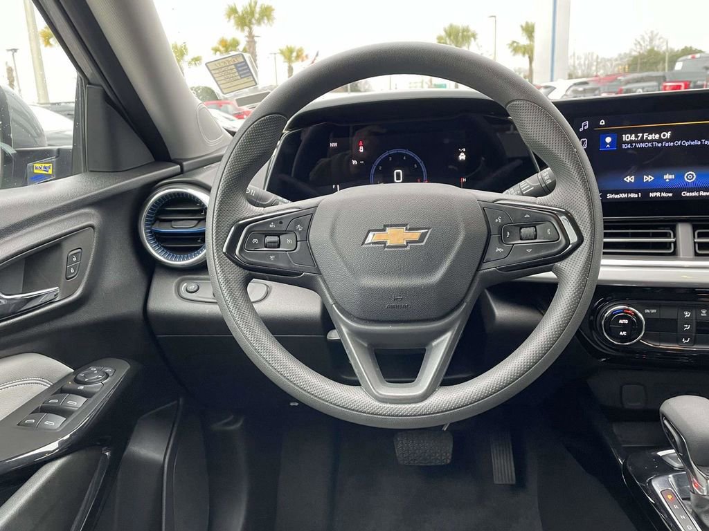 Used 2025 Chevrolet Trax LT image 12