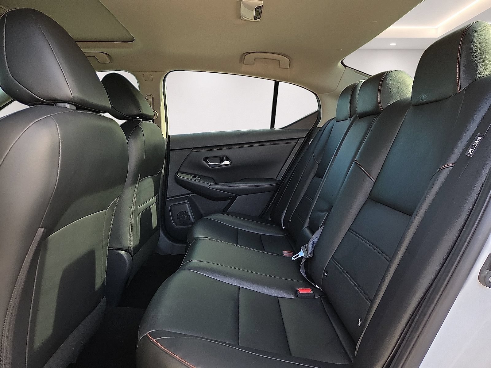 Used 2022 Nissan Sentra SR w/ SR Premium Package FWD image 10