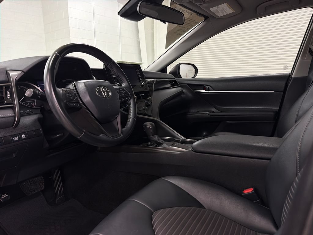 Used 2022 Toyota Camry SE FWD image 6