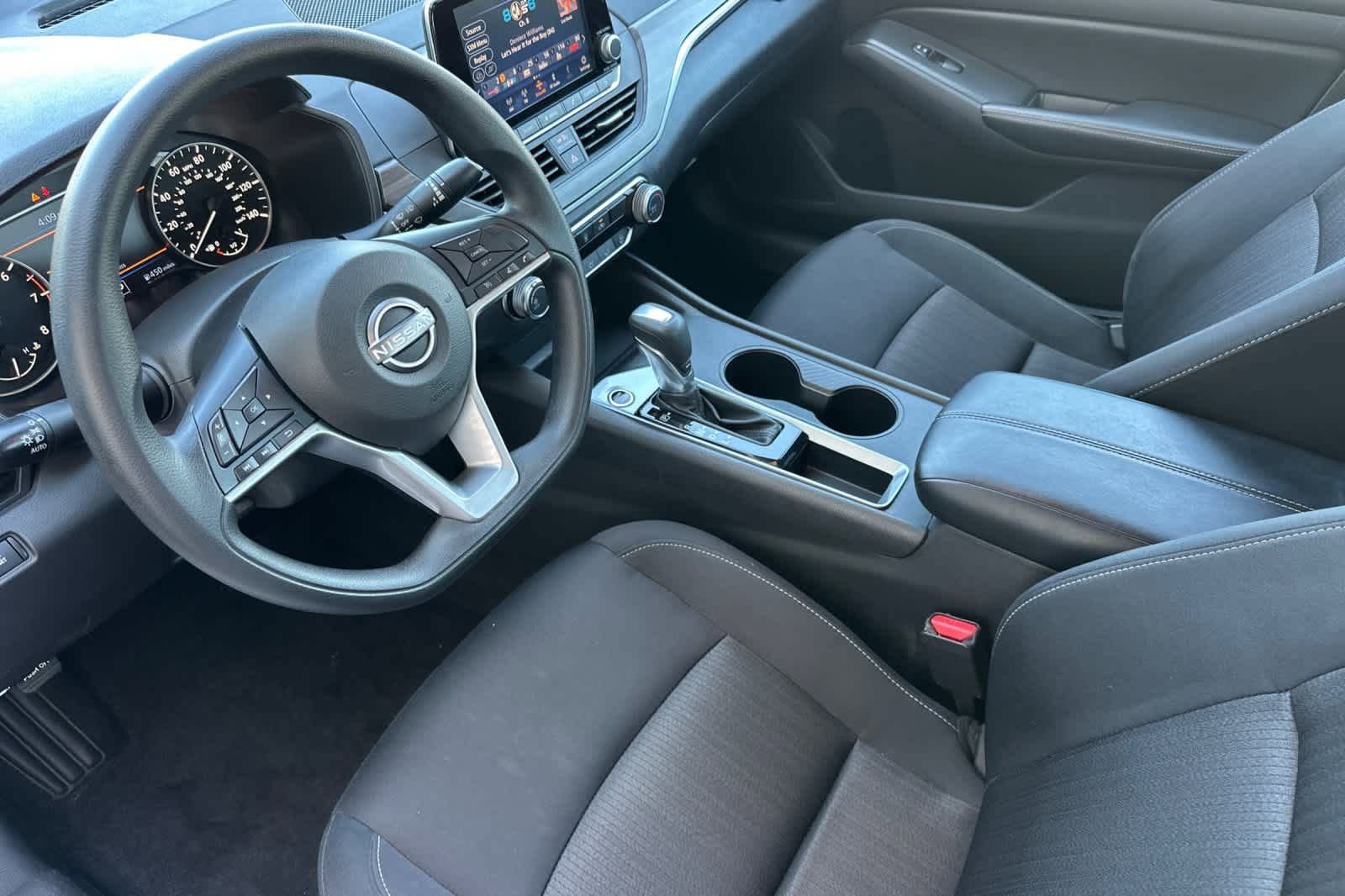 Used 2025 Nissan Altima 2.5 SV FWD image 11
